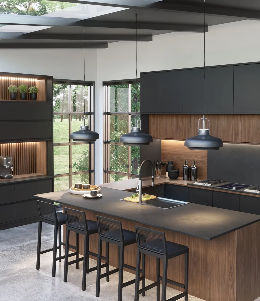 Cozinha planejada Italínea em tons escuros com ilha central e iluminação pendente